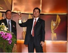 
        百度李彦宏荣获2005中国经济年度人物称号
      