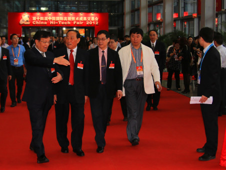         卢时彻会长应邀出席在深圳举行的第十四届中国国际高新技术成果交易会      