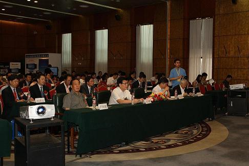 2009年中国民用机场发展战略高峰会议在京召开,卢时彻会长出席      