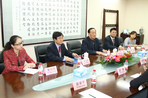 卢时彻会长会见法国上议院议员、克吕兹市市长让 克劳德 莱瑞  