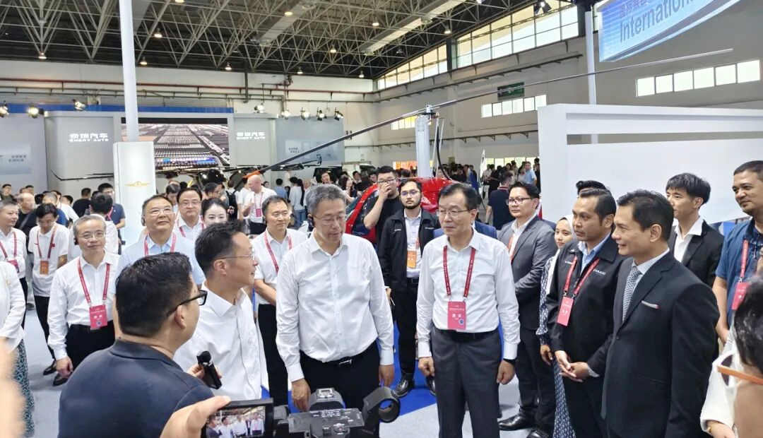 中国信息协会会长王金平出席2025低空经济发展大会