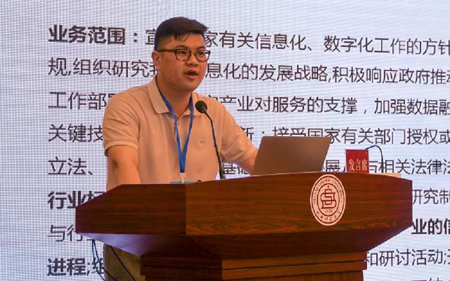 杨.jpg